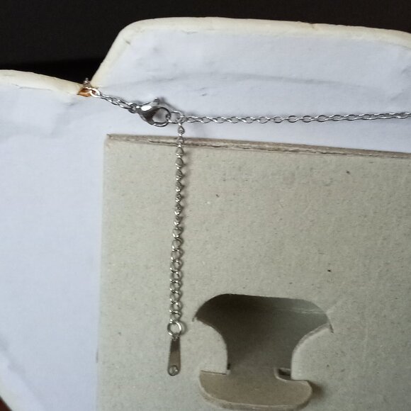 NEVAEH circle neckalce tarnish-free, waterproof, and heatproof New in pouch - Picture 5 of 6